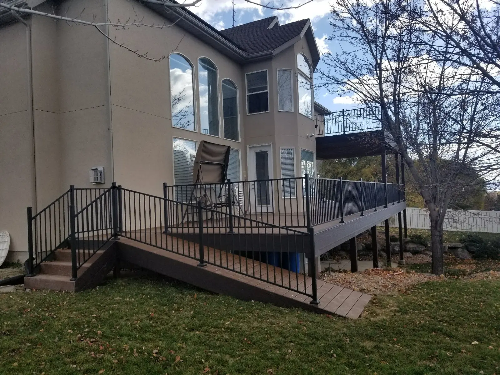 Trex Select- Saddle with a woodland brown boarder 1