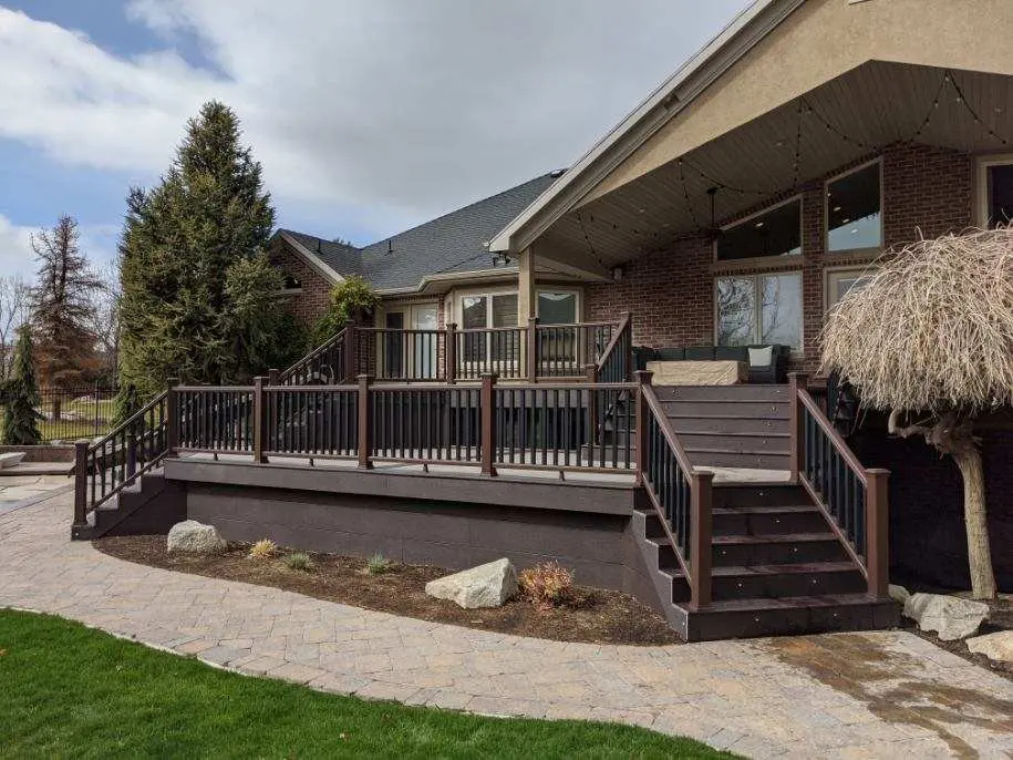 Trex Select- Woodland Brown 3