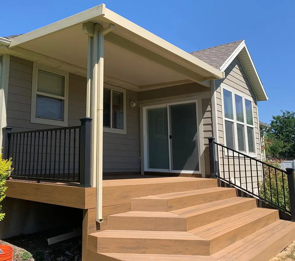 Trex Transcend Posts with Trex Signature Railing