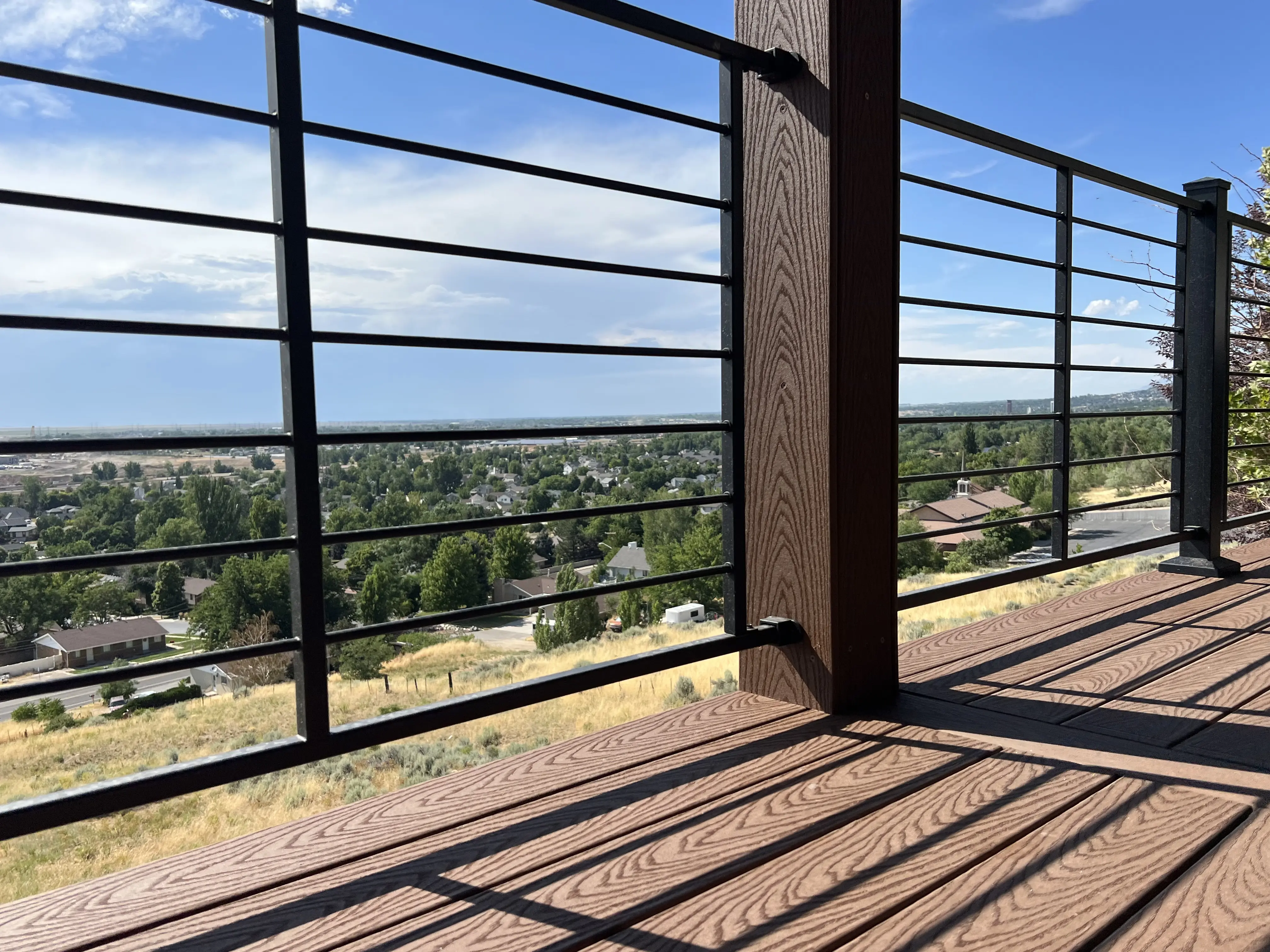 horizontal railing 11.MetalWorks Deck Railing for Composite Decks | Blackrock Decks Get durable, stylish, and custom-made MetalWorks deck railing for your composite deck. Learn more from Blackrock Decks!