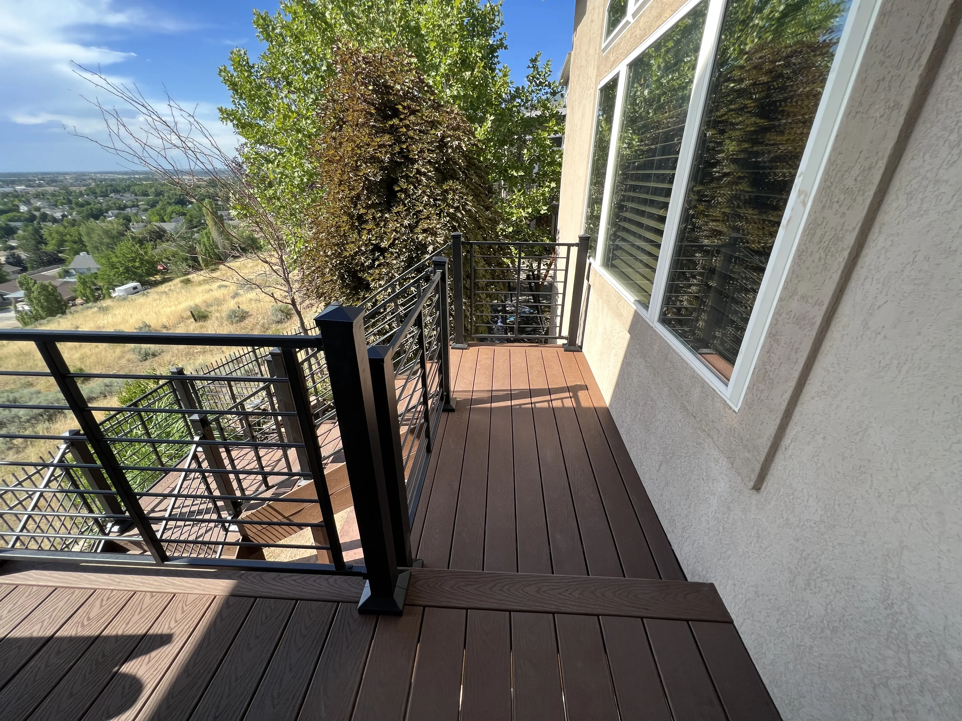 horizontal railing 12.MetalWorks Deck Railing for Composite Decks | Blackrock Decks Get durable, stylish, and custom-made MetalWorks deck railing for your composite deck. Learn more from Blackrock Decks!