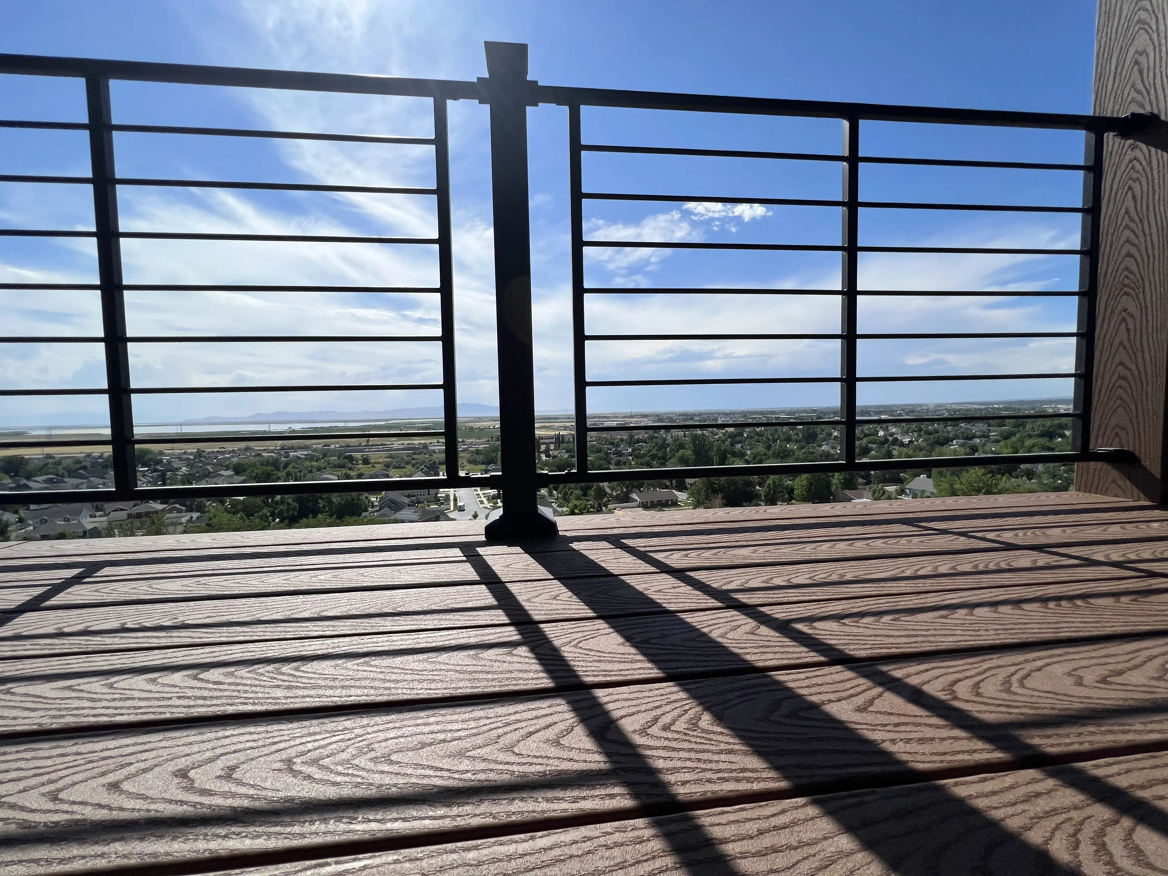 horizontal railing 5 Get durable, stylish, and custom-made MetalWorks deck railing for your composite deck. Learn more from Blackrock Decks!