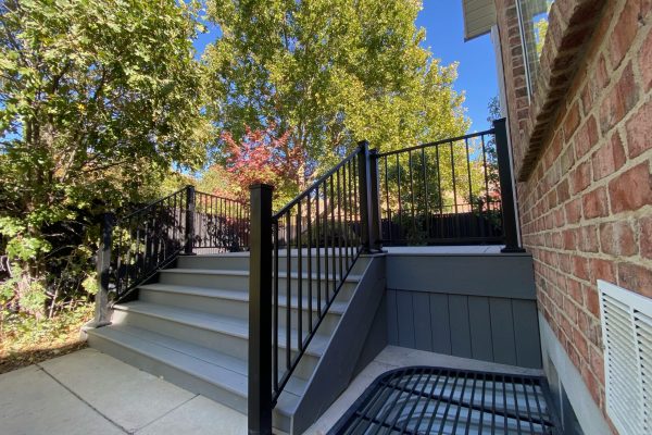 Transform your deck with the installation of safe and sleek Cinch Deck Railing in Utah. Contact Blackrock Decks today for an estimate!